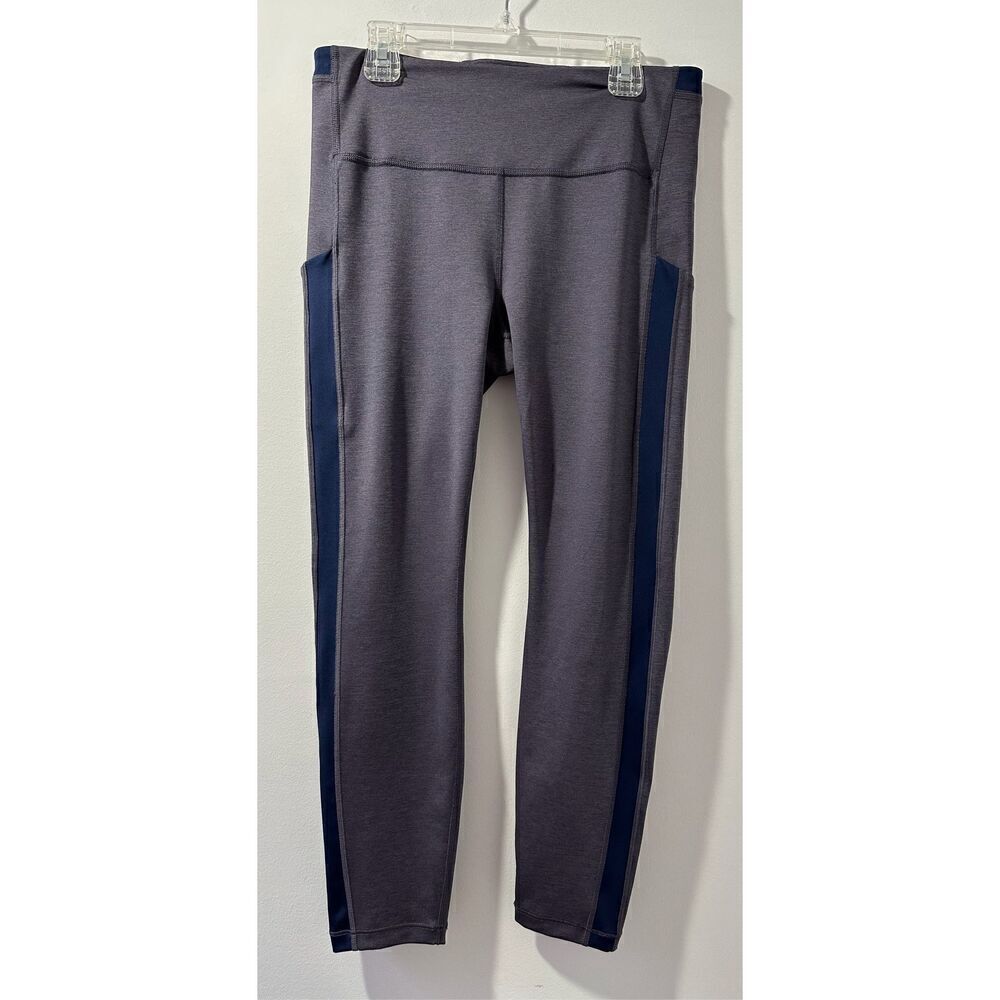 Athleta women’s light purple blue stripe leggings size Medium. #16-1598